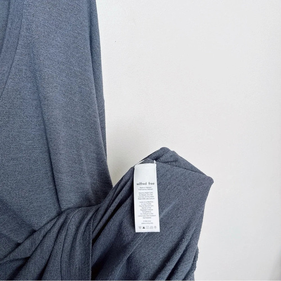 Aritzia Wilfred Free Womens Medium Vneck Rayon Devinette Tshirt - Picture 10 of 14